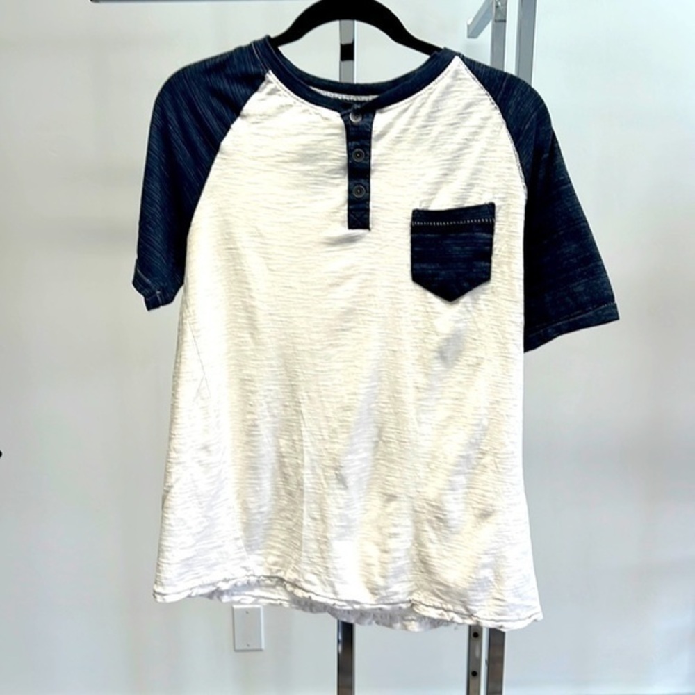Broken thread, size small blue and white, medium weight material